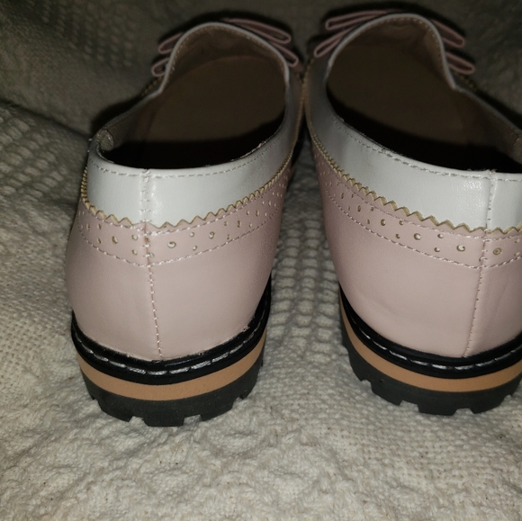 Pink and white shoes - Picture 4 of 5